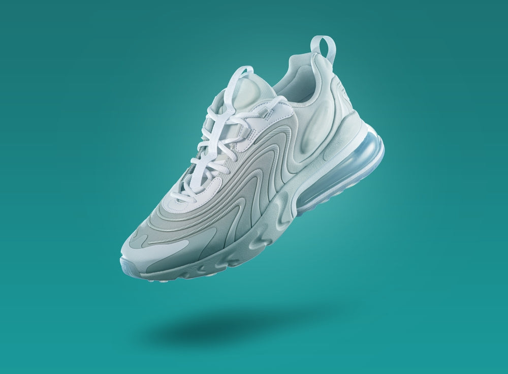 chaussure sur fond vert