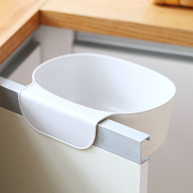 Poubelle suspendue pour porte de placard