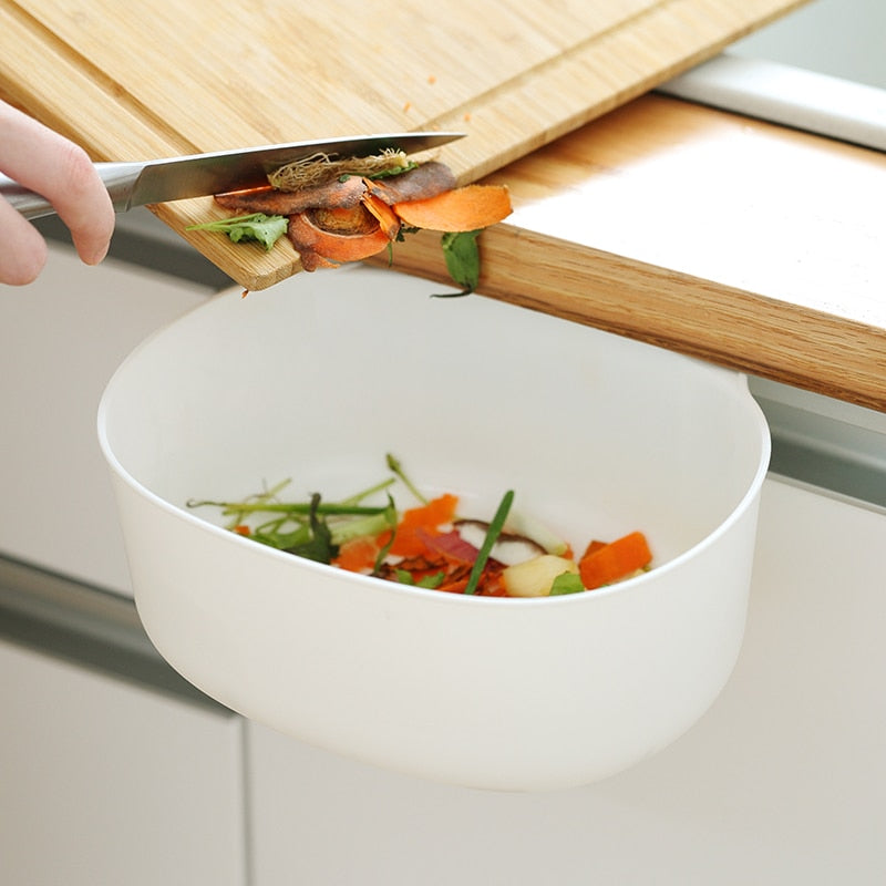 Poubelle suspendue pour porte de placard