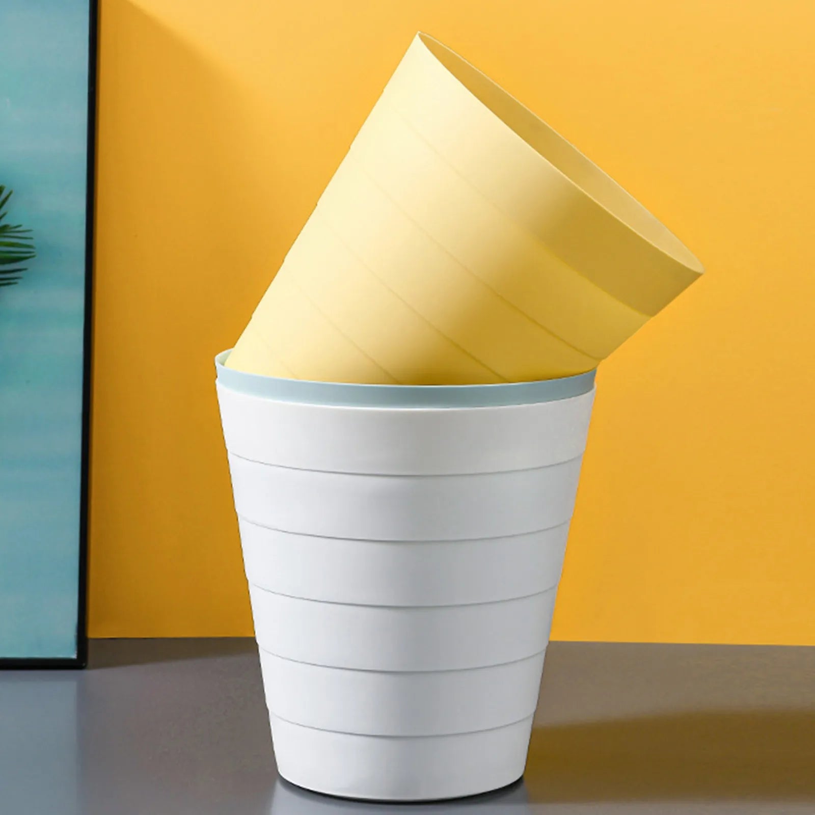 Petite poubelle de bureau