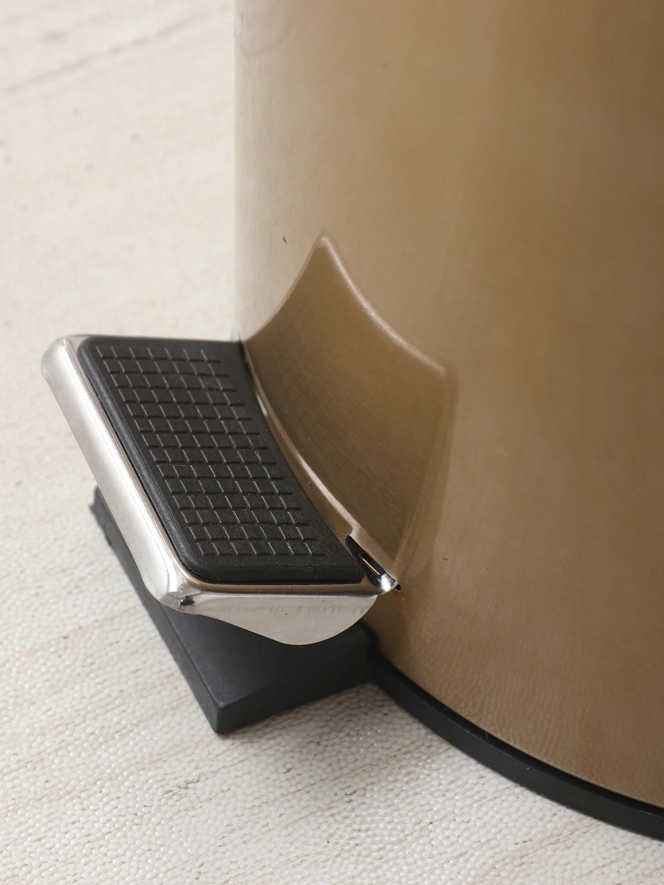 Poubelle salle de bain dorée 5L