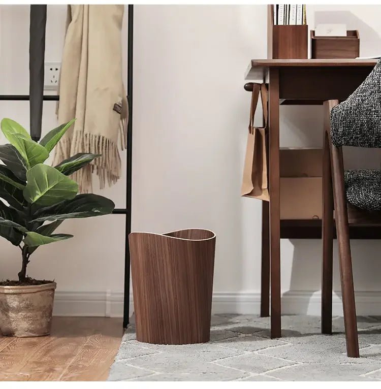 Poubelle en bois naturel