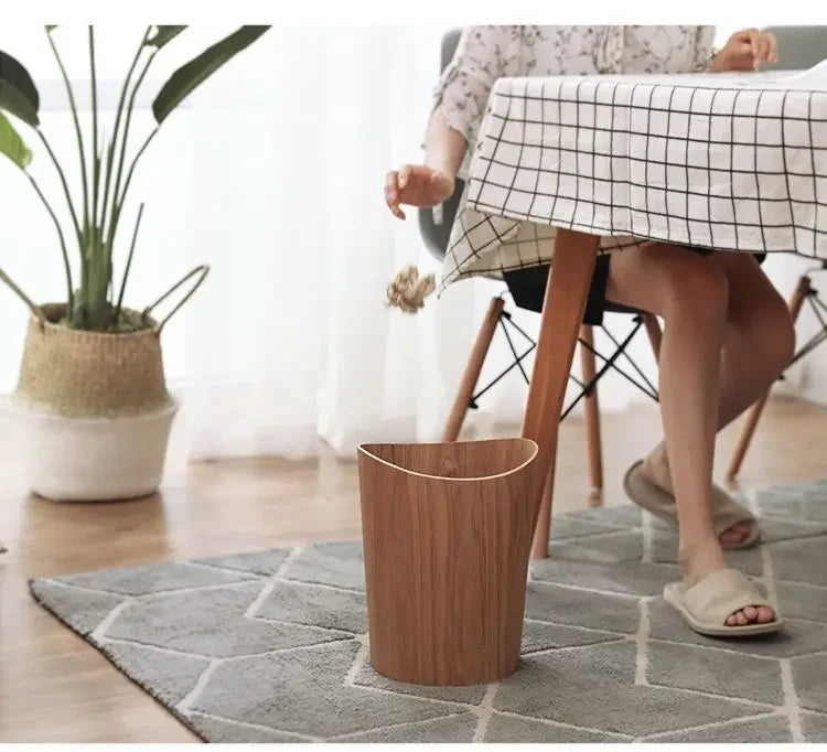 Poubelle en bois naturel