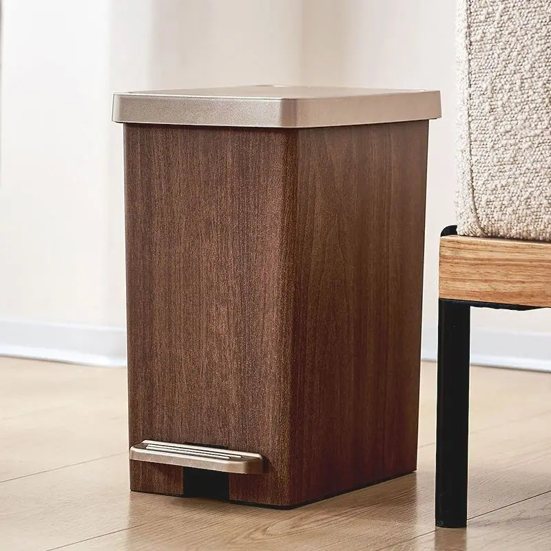 Poubelle design effet bois avec deux modes d’ouverture