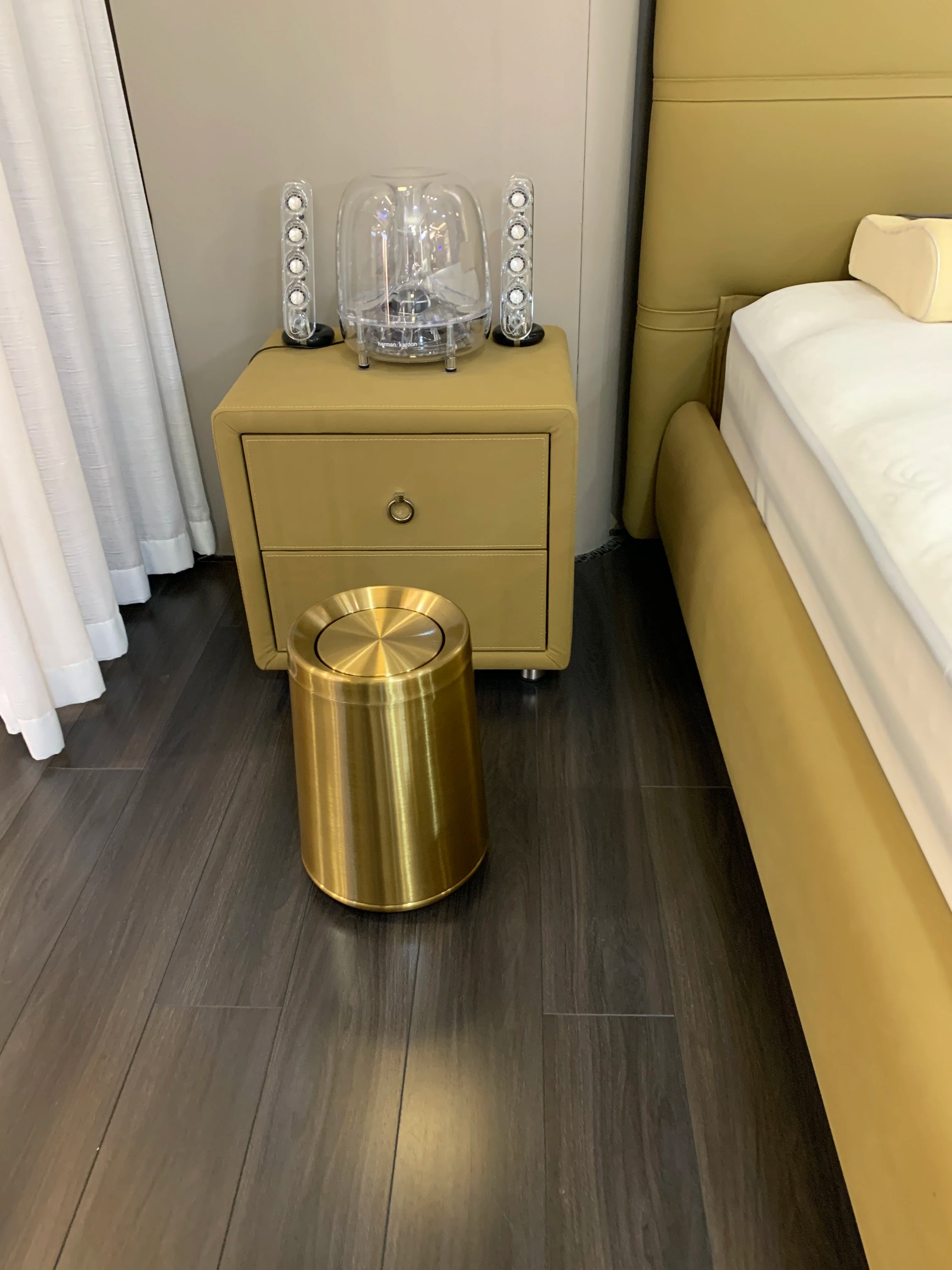 Poubelle design de luxe en inox à couvercle roulant