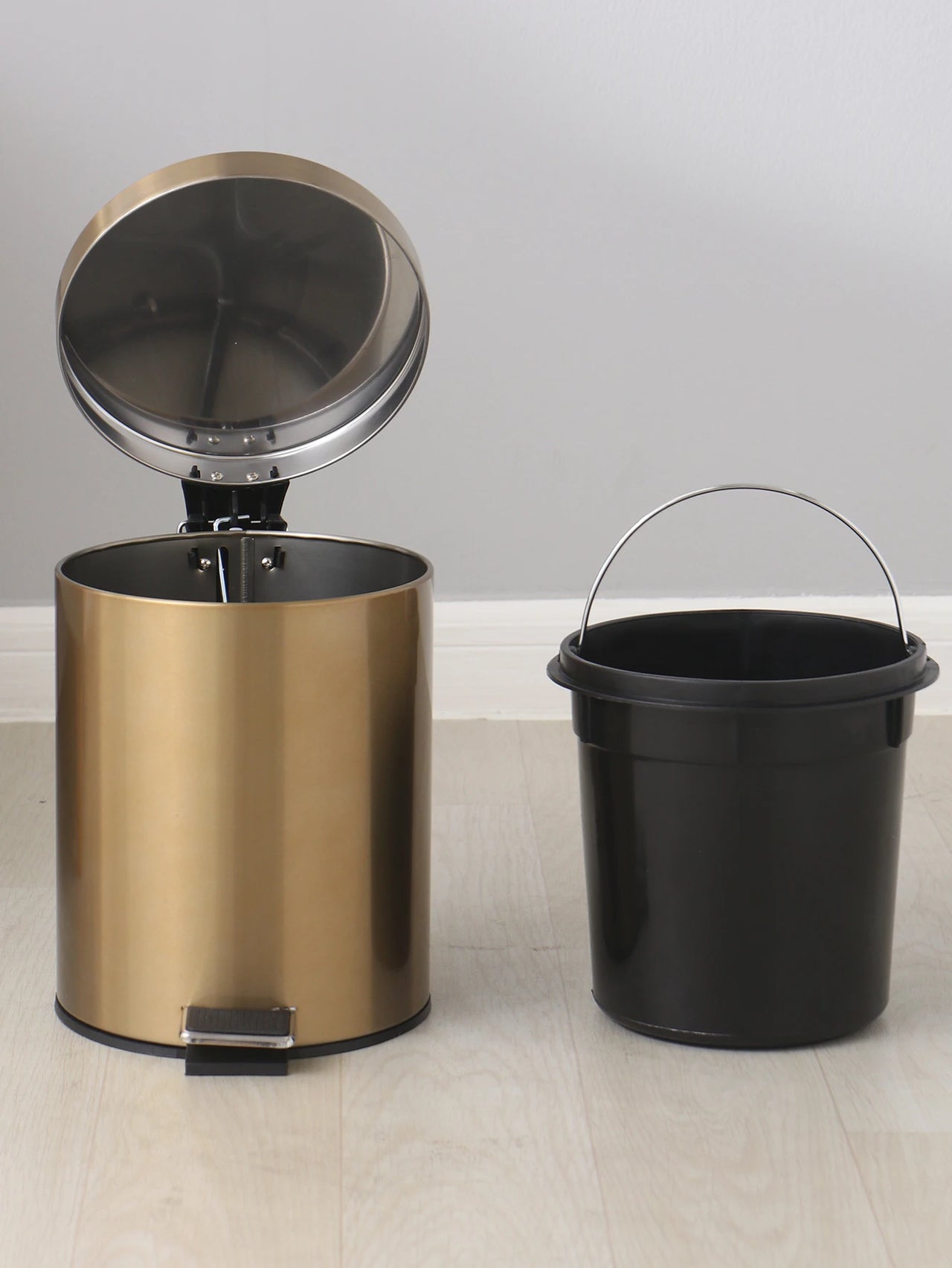 Poubelle salle de bain dorée 5L